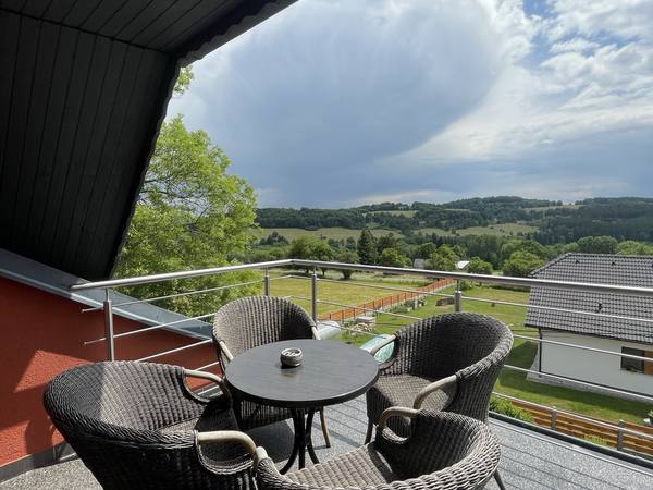 Balkon apartmánu s výhledem do přírody
